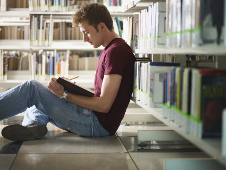 Топ-10 книг по финансовой грамотности: от Канемана до Баффетта