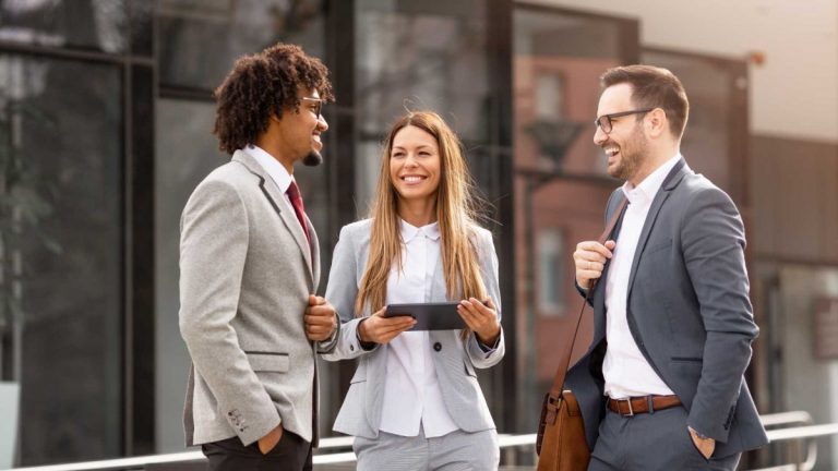 Эмоциональный интеллект в карьере: как развить ЭИ, софт-скиллы и управлять эмоциями для роста