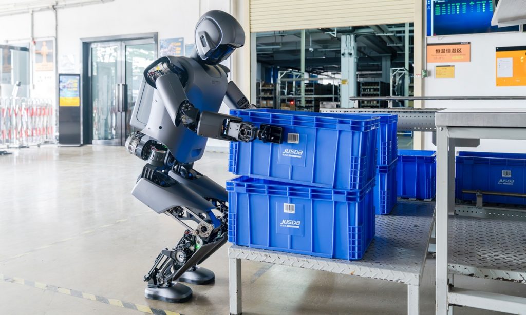 Роботизация труда: как роботы меняют занятость, бизнес-процессы и создают новые рабочие места