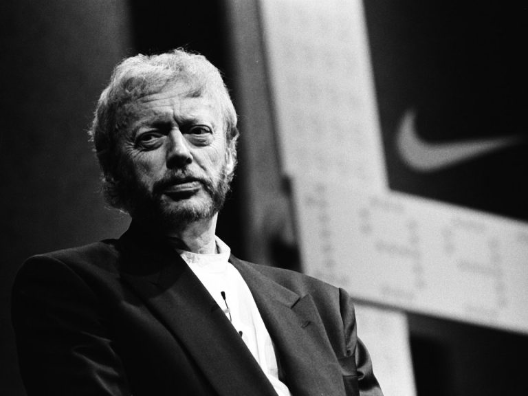 Фил Найт: от багажника машины до империи Nike — история действия и веры