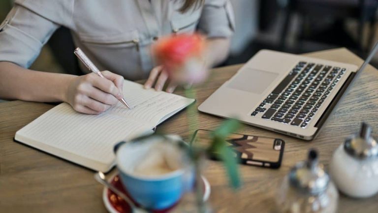 Когда длинный текст продаёт больше, чем короткий: секреты B2B и бьюти-индустрии